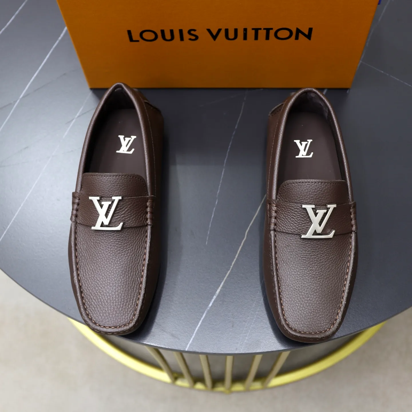 Ex-factory price: 480💰【LV】Louis Vuitton ⚠️High-end men’s driving and pedal series ⚠️38-44 (customized for 45) ⚠️All original cowhide leather! Thick and soft! Made entirely of calfskin lining! Rubber sheet anti-slip beanie sole! Three-dimensional package technology! Fashionable and classic! Handicrafts! Original high quality! Feel free to compare!